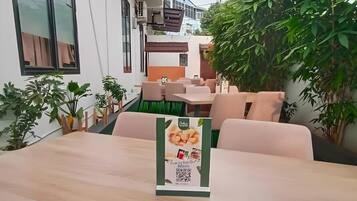 Tempat makan outdoor