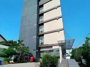 Exterior - Azka Hotel Managed by Salak Hospitality (Jakarta)