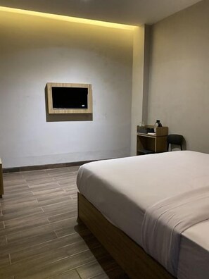 Unclassified image, 5 of 11, button - Moonstone (Bandung)