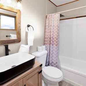 Bathroom - Lakefront Family Cabin by Big Bear Vacations (Big Bear Lake)