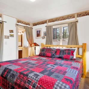 Room - Lodge House - Family Cabin With Pool Table by Big Bear Vacations (Big Bear Lake)