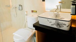 Bathroom - Hotel Kingston - Luxury Urban Living (Samarinda)