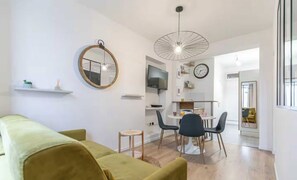 Living area - Beautiful Appartement - 2ch/6p - Oberkampf (Paris)