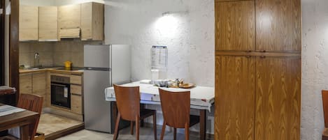 Estudio, varias camas | Cocina privada