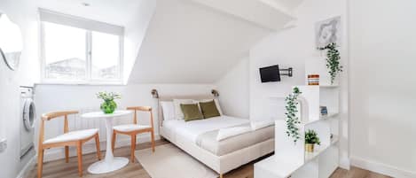 Desk, iron/ironing board, WiFi, bed sheets