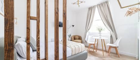 Desk, iron/ironing board, WiFi, bed sheets