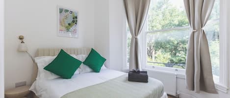 Desk, iron/ironing board, WiFi, bed sheets