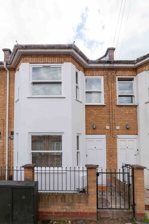 Exterior - Modern Garden House Stratford FREE Street Parking (Greater London)