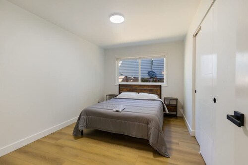 Stylish Eastside 3BR Family Home Prime Location