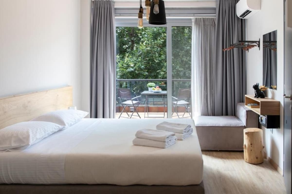 Deluxe Double or Twin Room, Balcony | In-room safe, WiFi (free)