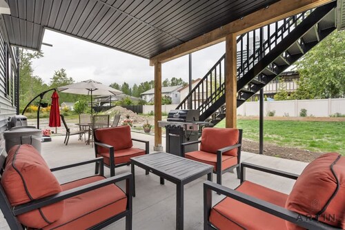 West Van Hideout 2BR Suite Near Grouse Mountain