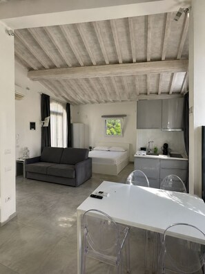 Living area - Vrbo Property (Firenze)