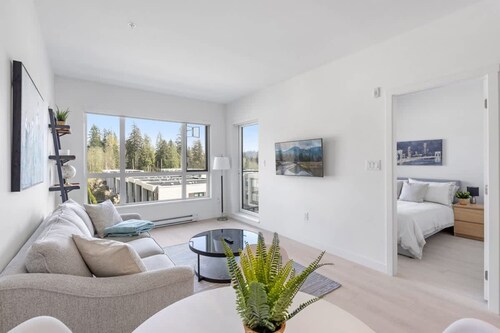 North Van Suite Gym Lounge Quiet Views