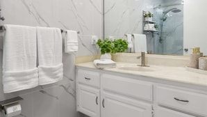 Unclassified image, 5 of 70, button - Grand 6BR Home, 6 min to Raging Waters & Fairplex (La Verne)