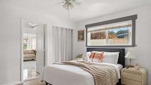 Unclassified image, 3 of 70, button - Grand 6BR Home, 6 min to Raging Waters & Fairplex (La Verne)