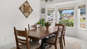 Unclassified image, 4 of 70, button - Grand 6BR Home, 6 min to Raging Waters & Fairplex (La Verne)