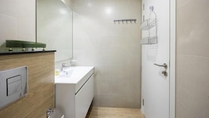 Appartement, balkon | Badkamer