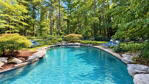 Pool Open Through Columbus Day - Sleeps 10!