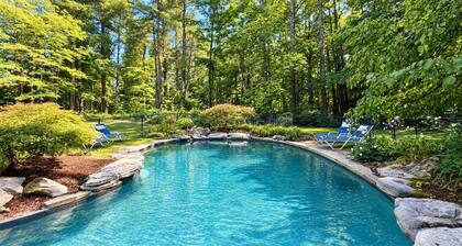 Pool Open Through Columbus Day - Sleeps 10!