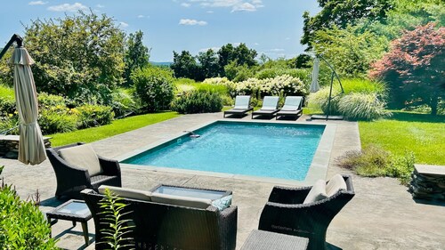 Heated Pool (closes 10/13) Sun Room, Privacy!