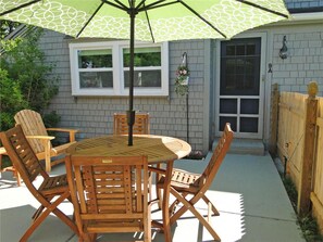 Outdoor dining - Charming Seaside Condo in Hyannis (Hyannis)