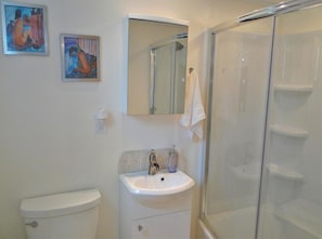 Bathroom - Charming Seaside Condo in Hyannis (Hyannis)