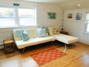 Living area - Charming Seaside Condo in Hyannis (Hyannis)
