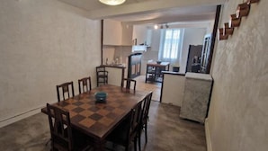 Dining - Vrbo Property (Oloron-Sainte-Marie)