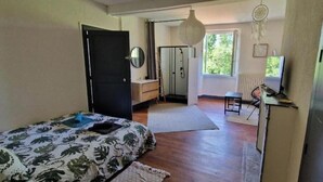 Room - Vrbo Property (Oloron-Sainte-Marie)