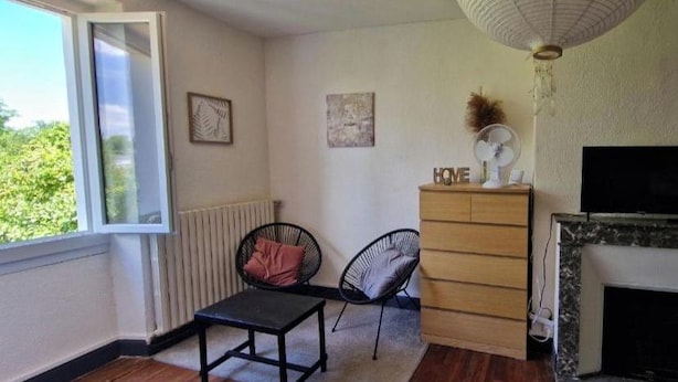 Living area - Vrbo Property (Oloron-Sainte-Marie)