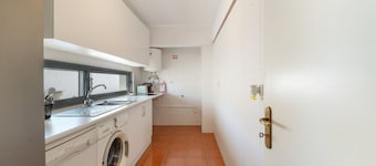 Holiday Home 'The White Villa' with Private Pool, Wi-Fi and Air Conditioning