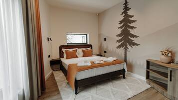 Un dormitorio con cama, mesita de noche, cómoda, ventana y un mural en la pared.