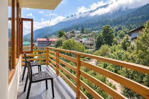 Luxury Room, Mountain View | Balcony - Echo Homestay (Manali)