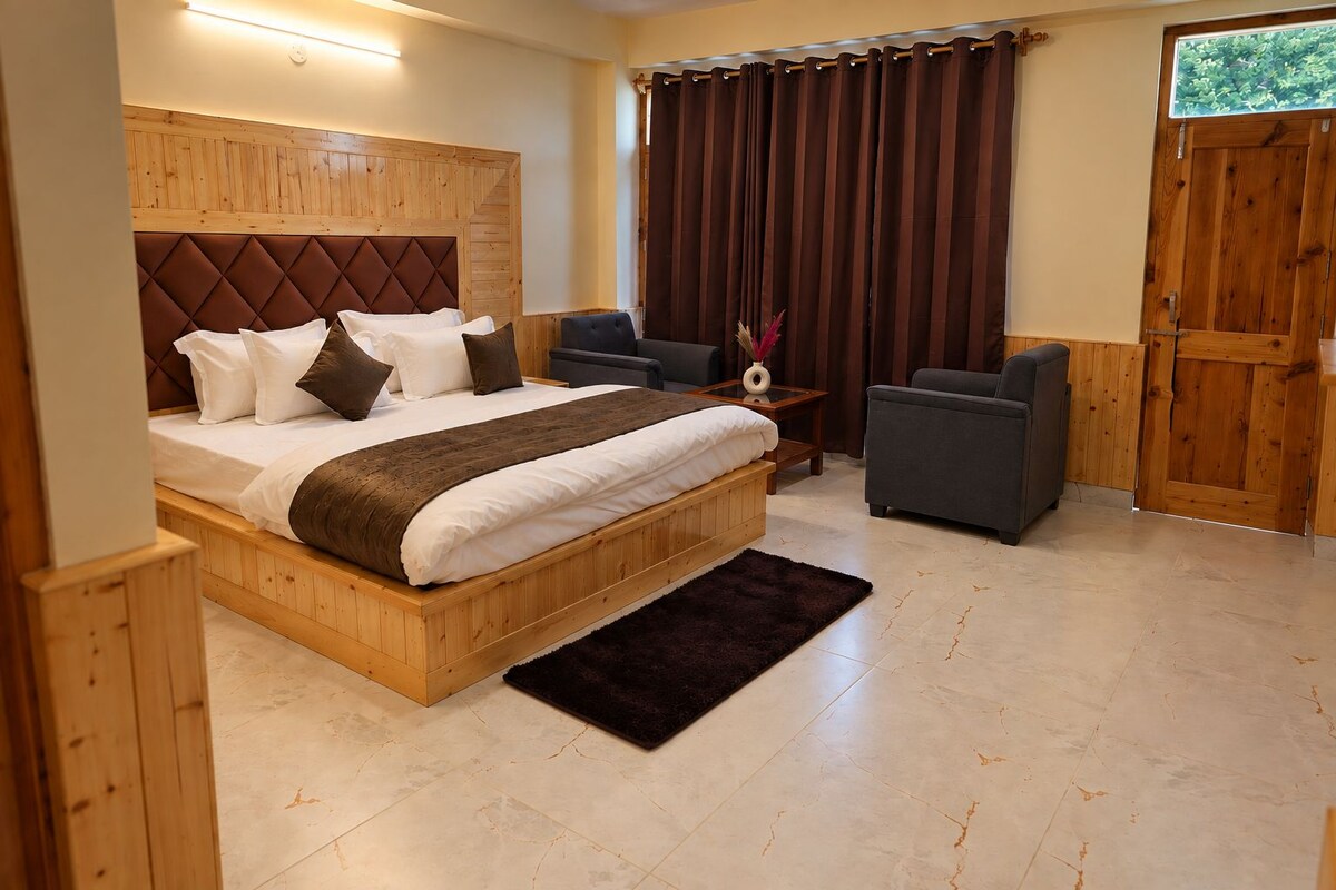 Premium Room, Mountain View | Desk, laptop workspace, WiFi (free), bed sheets
