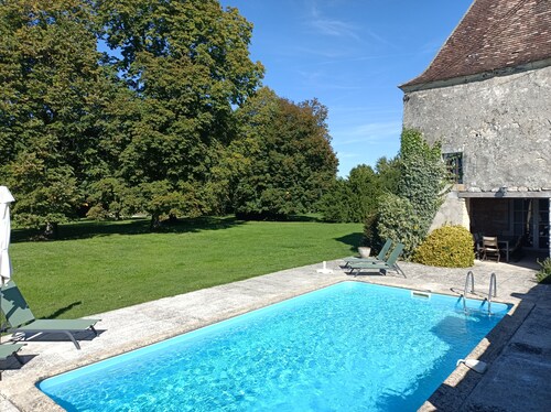Le Pressoir du Château de Clerbise—a spacious, charming vacation rental with a private pool