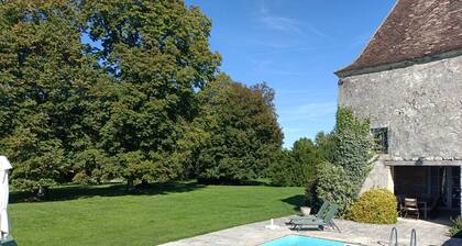 Le Pressoir du Château de Clerbise—a spacious, charming vacation rental with a private pool