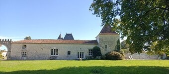 Le Pressoir du Château de Clerbise—a spacious, charming vacation rental with a private pool