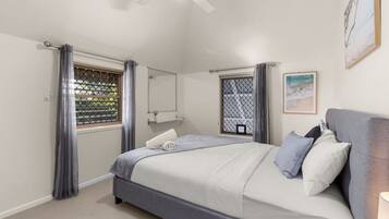 Iron/ironing board, WiFi, bed sheets