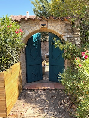 Property grounds - Villa Provençale avec piscine privée au cœur du Luberon (Pertuis)