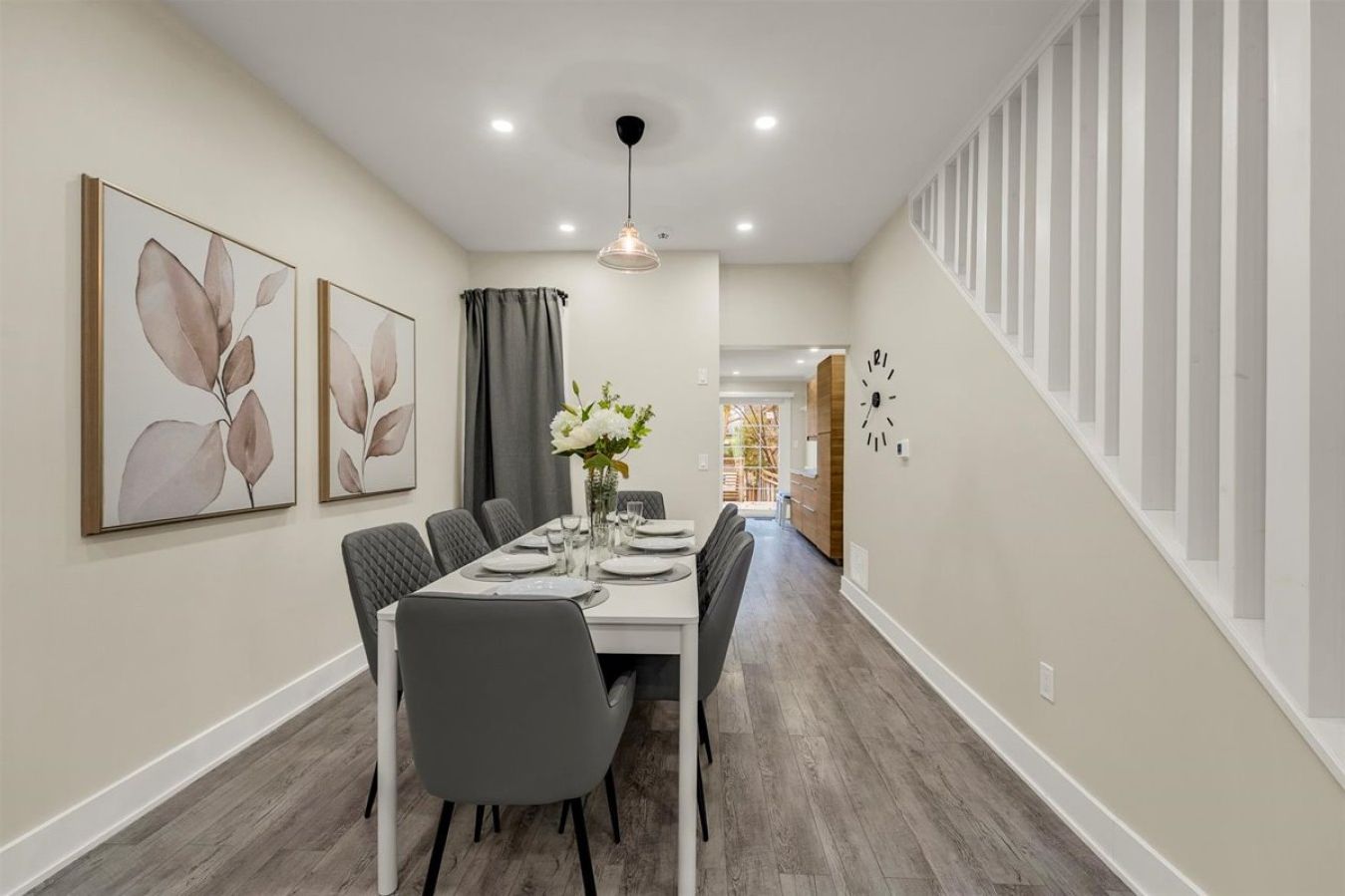 Enjoy your morning coffee or a home-cooked dinner at our stylish dining table with seating for six.