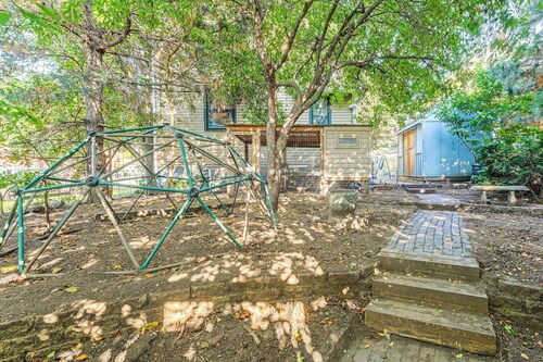 Historic Des Moines Home: Great for Families!