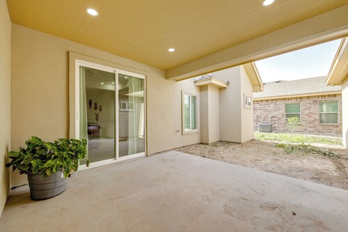 Brownsville Home: 9 Mi to Downtown!