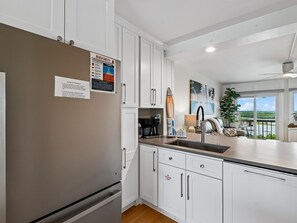 Kitchen - Second Floor - Pinnacle Port Penthouse A-PH10 - Margery's Retreat (Panama City Beach)