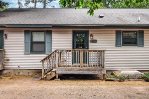 A single-story house with a front porch, a nameplate reading 'Cedar,' and a satellite dish on the roof. - Stepaway Vacation Rentals/Hillcrest Cottages-Cedar Lodge (Saint Germain)