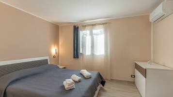 Ferros/tábuas de passar roupa, Wi-Fi, roupa de cama