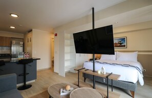 A modern hotel room with a bed, a TV, a desk, and a kitchenette. - w Charming Loft w Balcony in Prime Miraflores (Lima)
