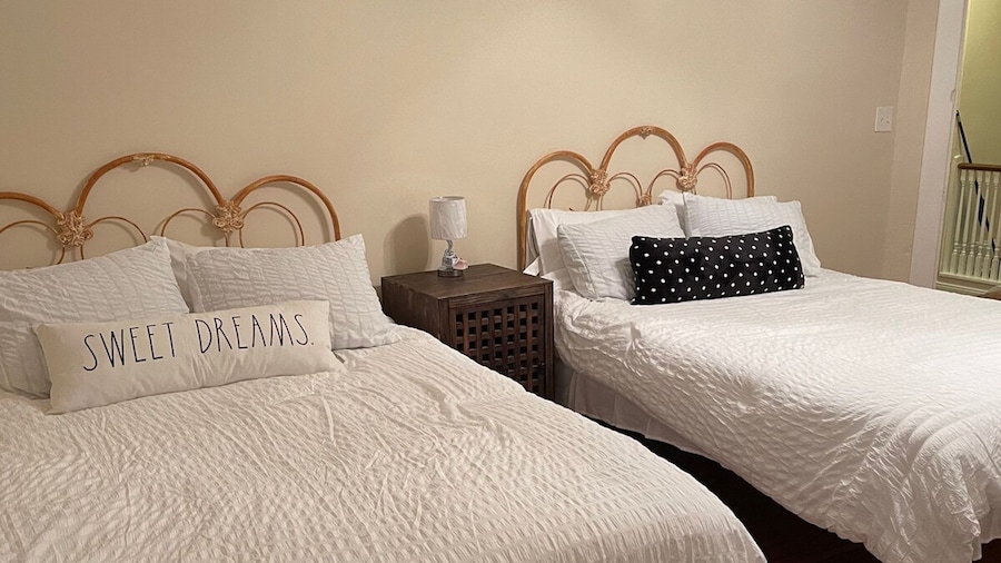 10 Min to Beale Pet - Friendly Sleeps 8