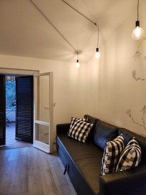 Living area - Vrbo Property (Lombardia)
