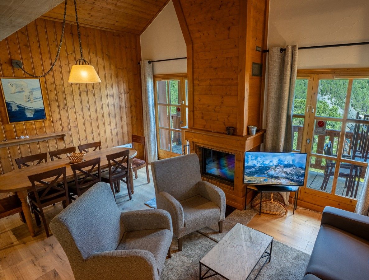 Smart TV y chimenea 