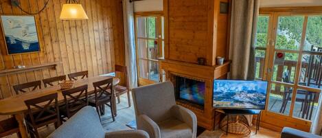 Smart TV y chimenea